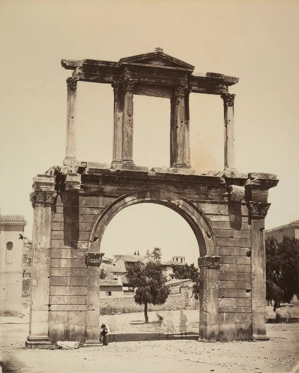 Photographie ancienne de l'Arc d'Hadrien au XIXe siècle