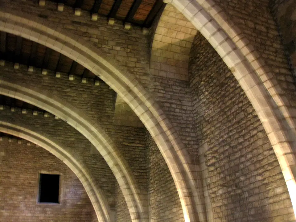 Arcos diafragma do Saló del Tinell