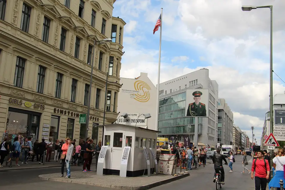 Caseta de Checkpoint Charlie en la Friedrichstraße