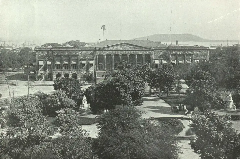 Alte Fotografie der Town Hall und der Gärten des Elphinstone Circle
