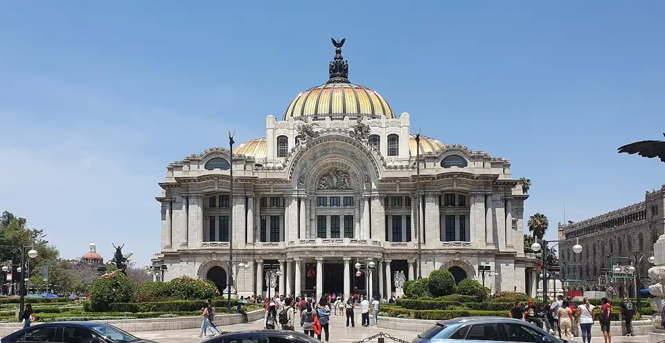 Fachada de mármol blanco y cúpula del Palacio de Bellas Artes