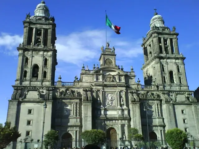 Main façade of the Metropolitan Cathedral with its two towers