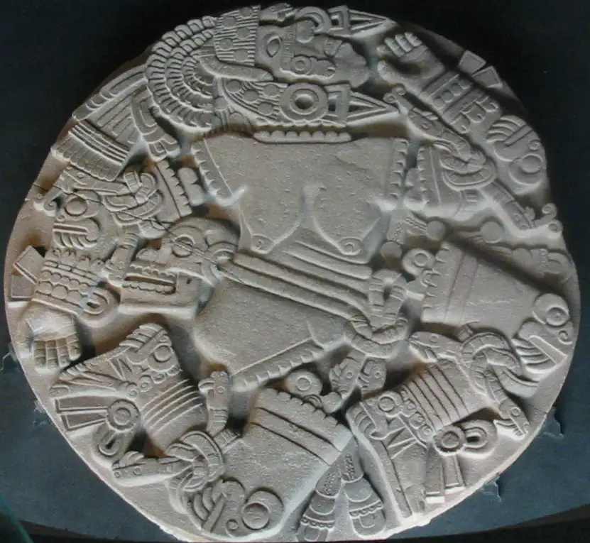 Relieve circular de la diosa Coyolxauhqui desmembrada