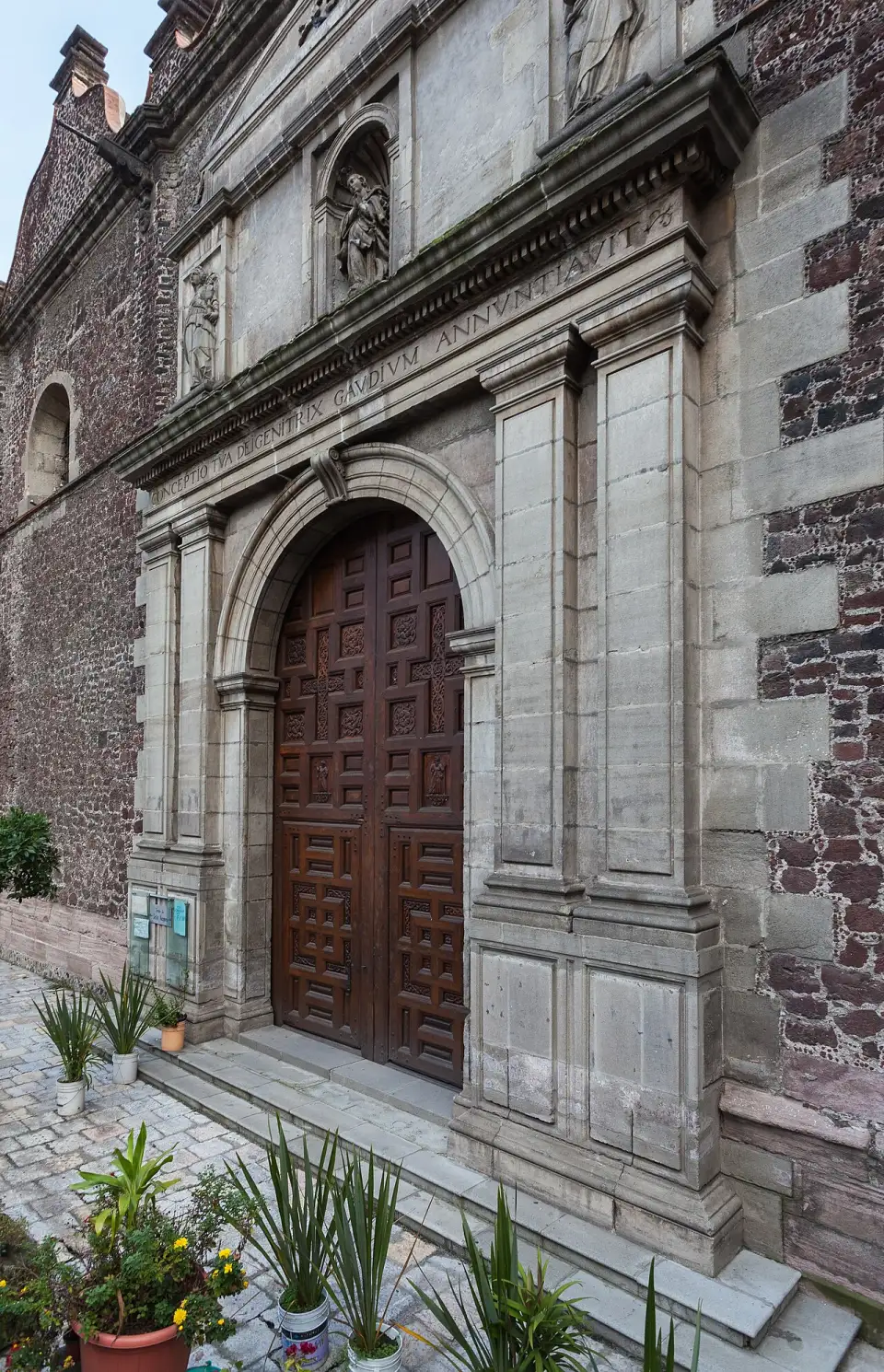 Stone doorway of the church of Jesús Nazareno, beside the Hospital de Jesús