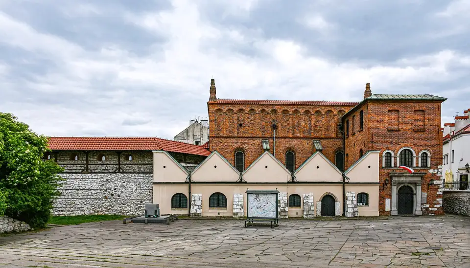 Backsteinfassade der Alten Synagoge am Ende der ul. Szeroka