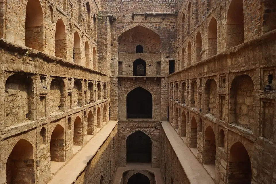 The three tiers of arches and niches of Agrasen ki Baoli