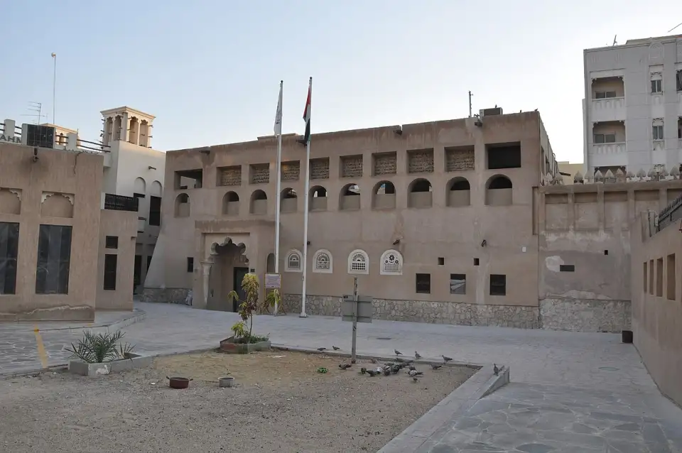 Façade de l’école Al Ahmadiya, dans le quartier d’Al Ras à Deira