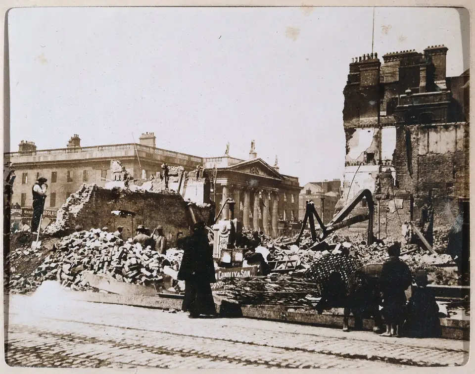 Ruines autour de la Grande Poste après l'insurrection de 1916
