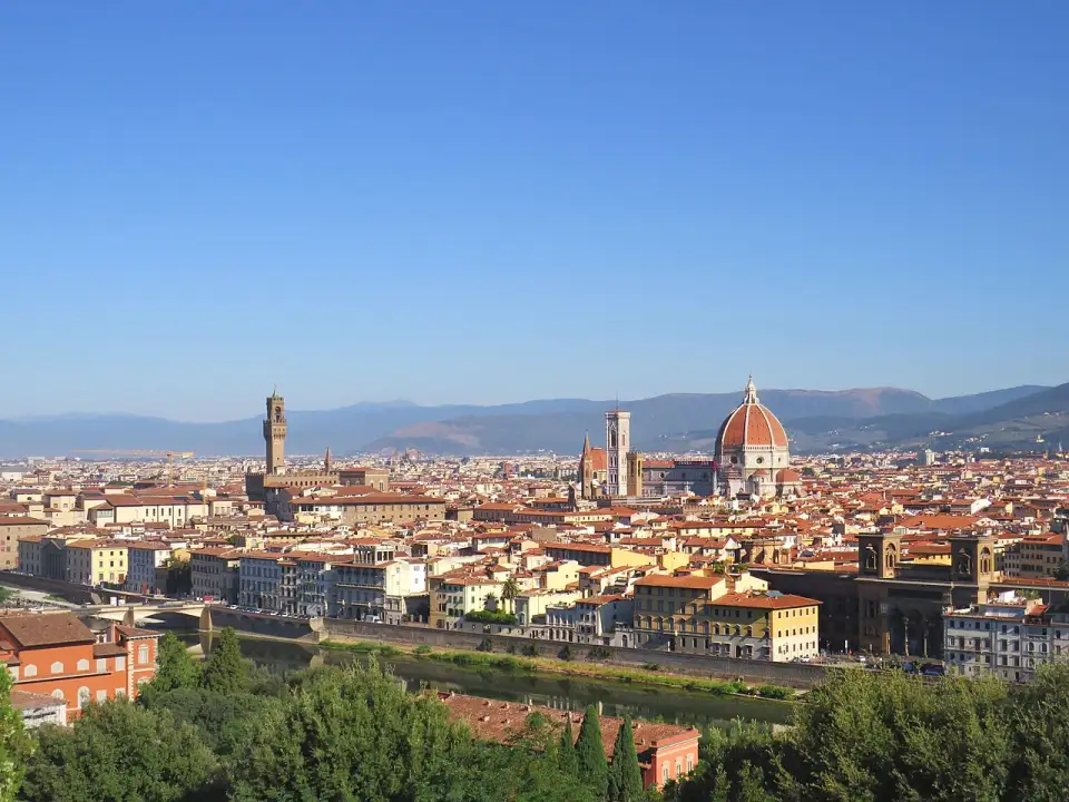 Blick auf Florenz vom Piazzale Michelangelo mit der Domkuppel und dem Turm des Palazzo Vecchio