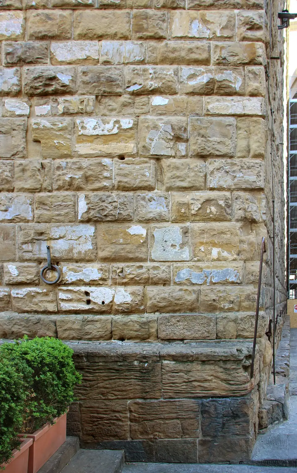 Esquina do Palazzo Vecchio voltada para a Via della Ninna, onde fica o perfil gravado