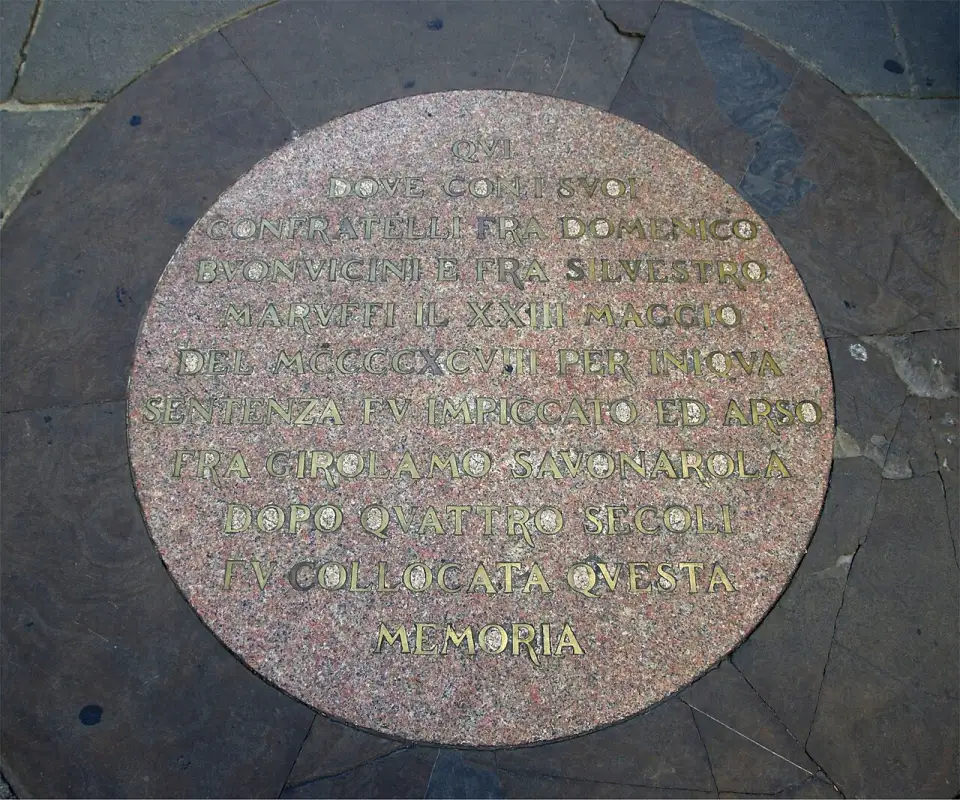 Placa redonda no chão da Piazza della Signoria em memória de Savonarola
