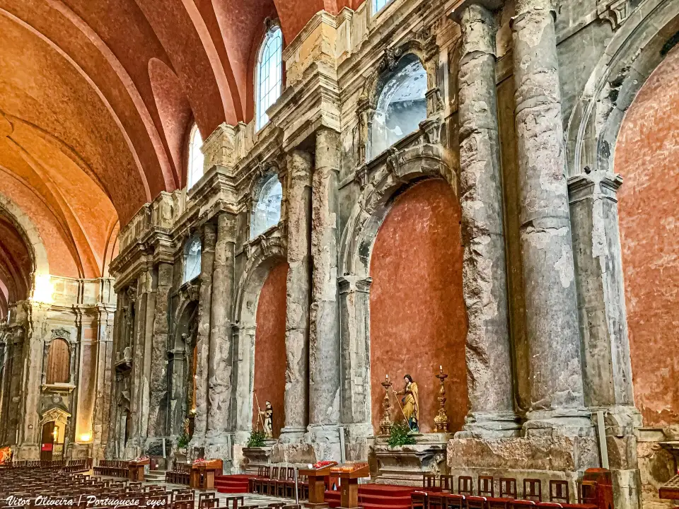 Interior of the Church of São Domingos with columns damaged by the 1959 fire
