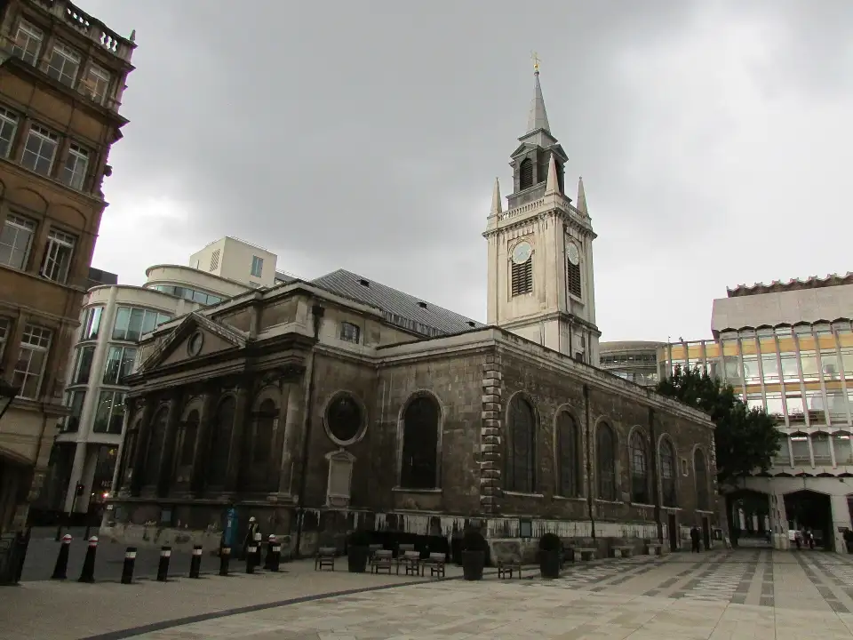 Guildhall Yard et l'église St Lawrence Jewry