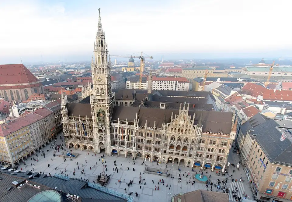 Vista aérea da Marienplatz e do Neues Rathaus