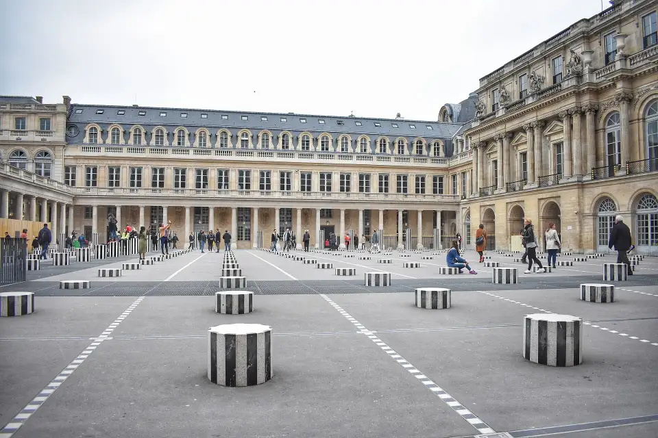 Columnas de rayas de Daniel Buren en el patio del Palais-Royal