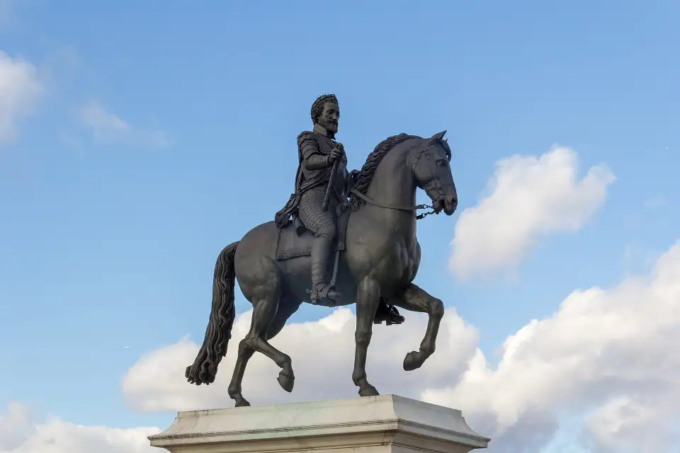 Equestrian statue of Henri IV on the Pont Neuf