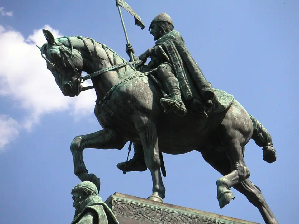 Estátua equestre de bronze de São Venceslau, obra de Myslbek