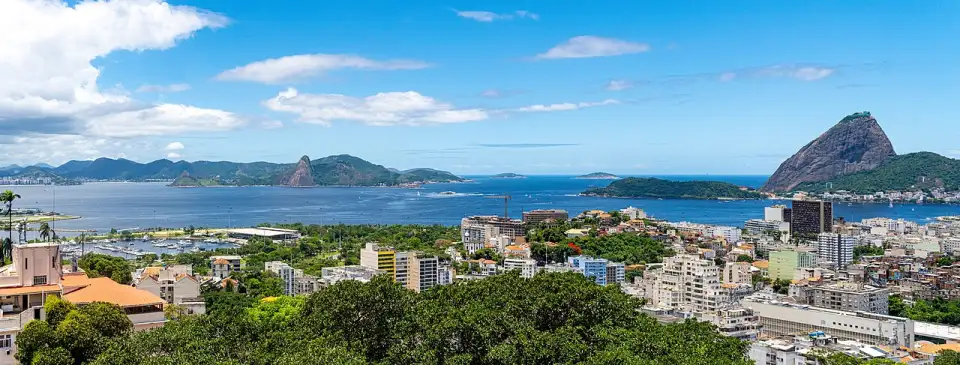 Rio de Janeiro vista da Santa Teresa con la baia di Guanabara e il Pan di Zucchero
