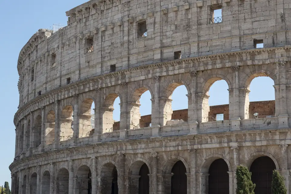 Fachada exterior del Coliseo con sus arcos superpuestos