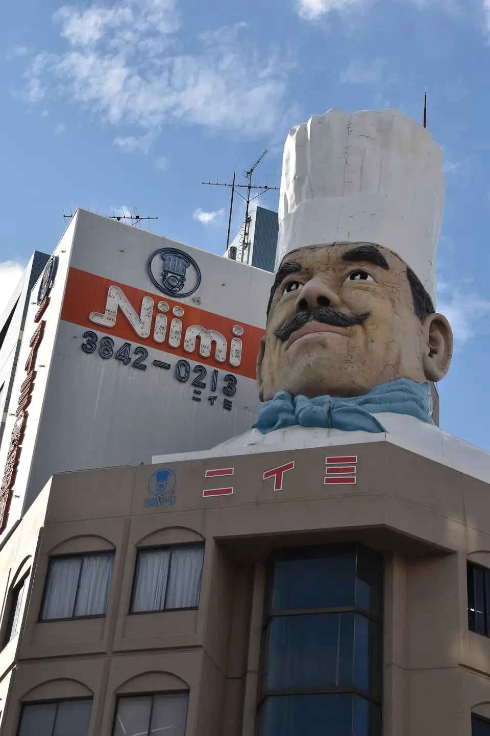 The giant chef’s head on top of the Niimi shop